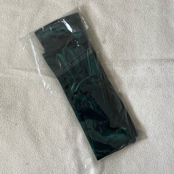 Opera Gloves - Dark Green Velvet - Picture 3 of 3